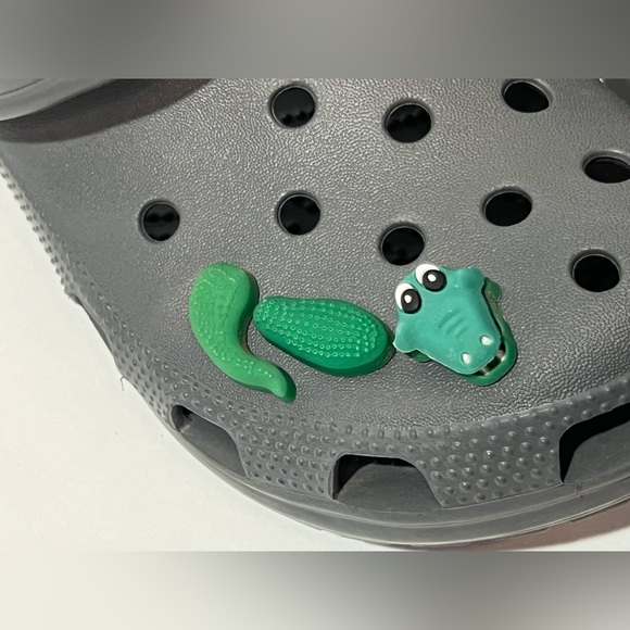 CROCS Classic Grey Sandals With Alligator Charms Mens Sz 5 Women Sz 7 - Picture 9 of 11